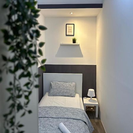 Traveller Partition Room In Al Barsha 1 Near Metro Dubai Exterior foto